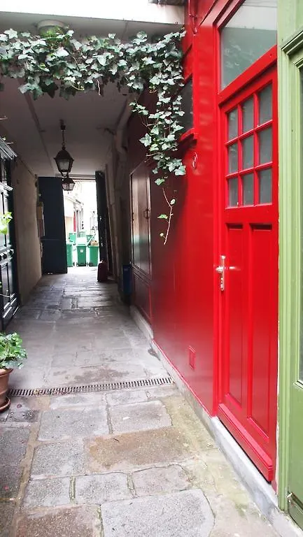 Petit Paris - Oasis In Marais Apartment